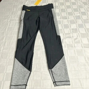 LOLE. BURST ANKLE LEGGING . Black and grey with side zipper and pocket